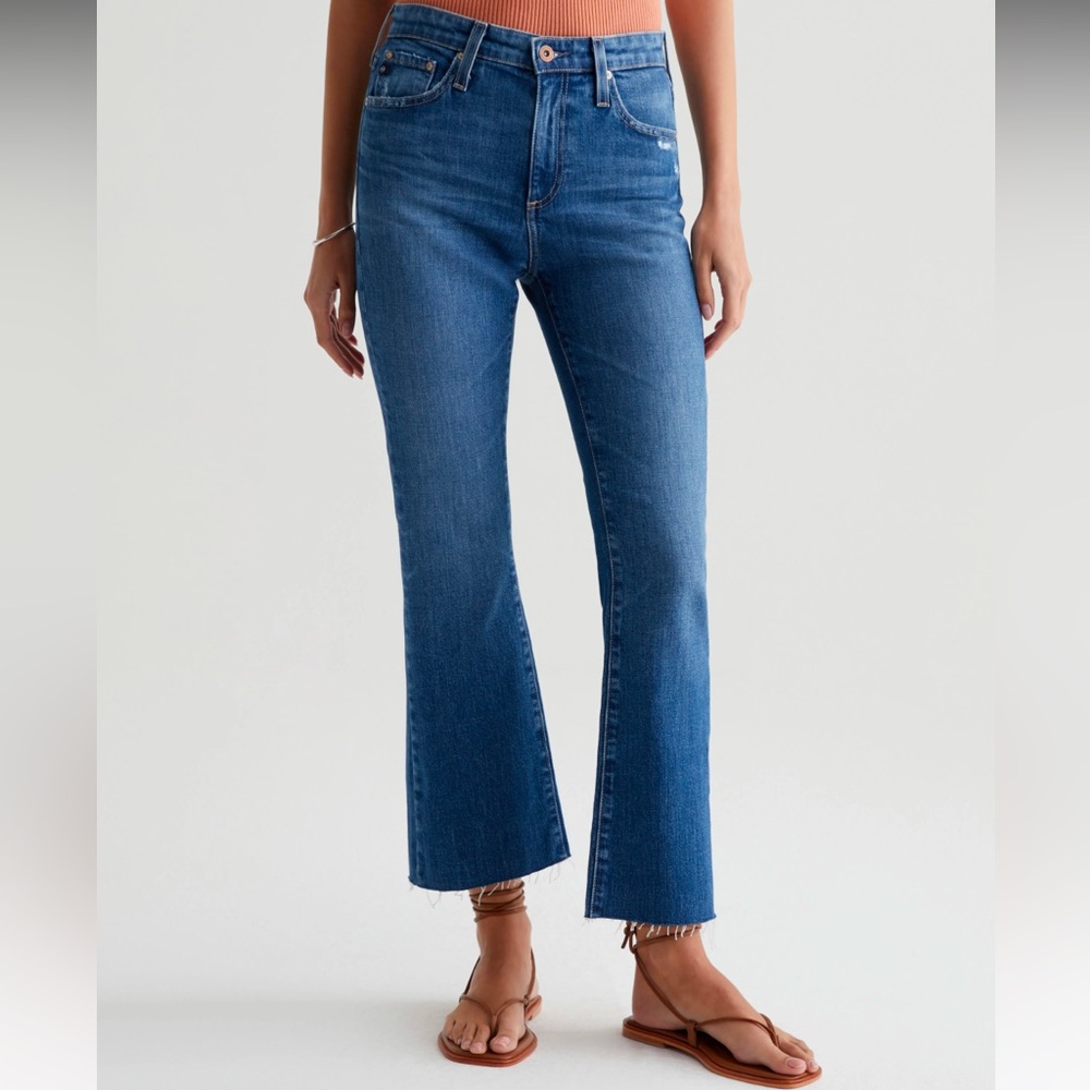 Farrah Boot Crop mid-rise bootcut silhouette with raw, cropped hems. Size 27